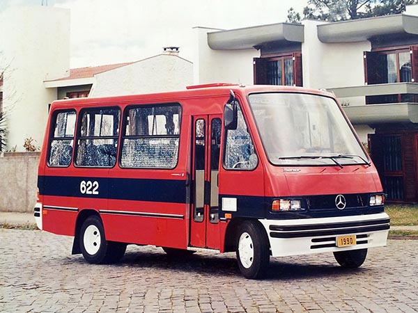 Veículo identificado na própria imagem com o ano de 1990.